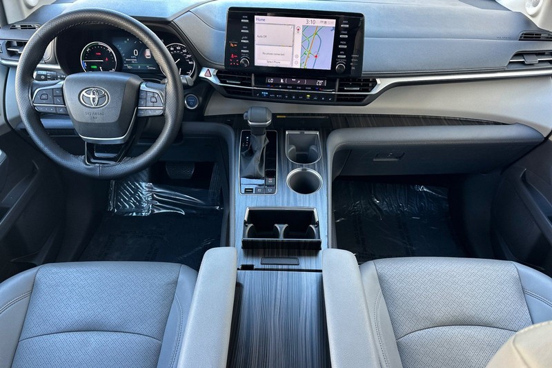 Toyota Sienna Vehicle Full-screen Gallery Image 13