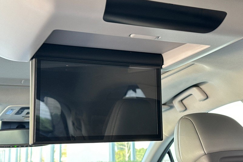 Toyota Sienna Vehicle Full-screen Gallery Image 16