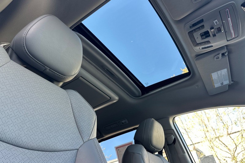 Toyota Sienna Vehicle Full-screen Gallery Image 19