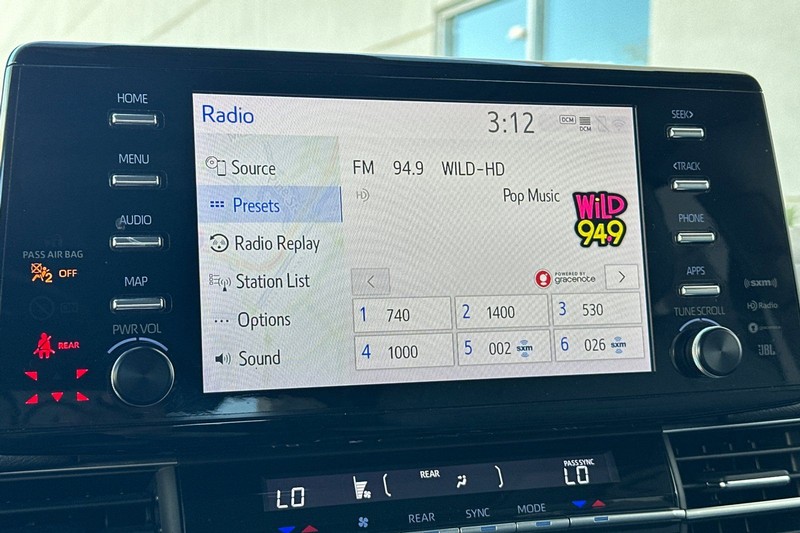 Toyota Sienna Vehicle Full-screen Gallery Image 20