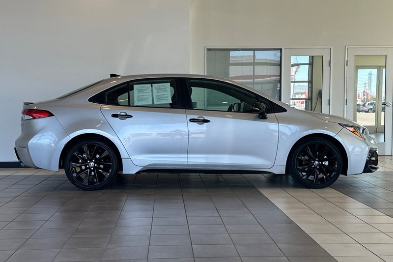 Toyota Corolla Vehicle Full-screen Gallery Image 03