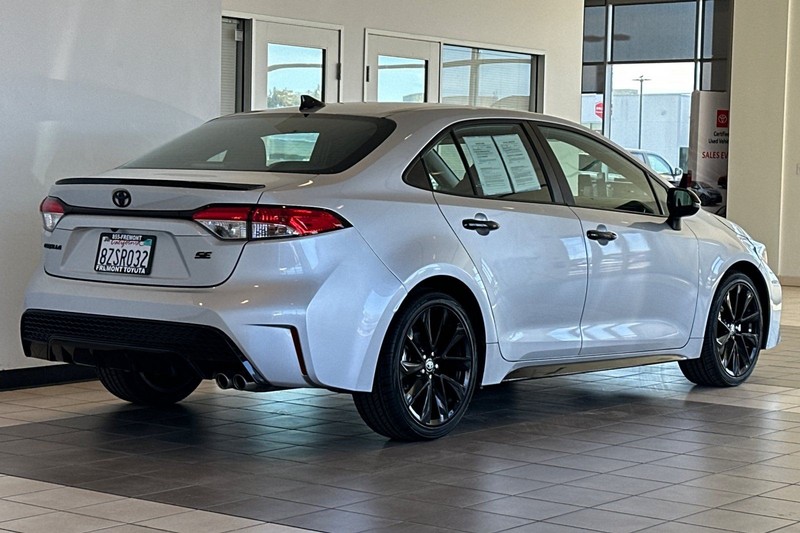 Toyota Corolla Vehicle Full-screen Gallery Image 04