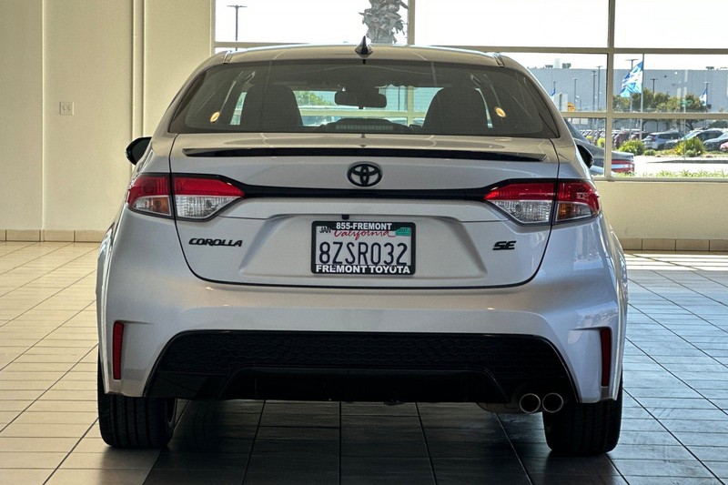 Toyota Corolla Vehicle Full-screen Gallery Image 05