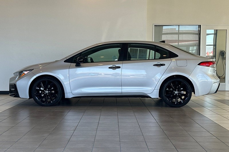 Toyota Corolla Vehicle Full-screen Gallery Image 07