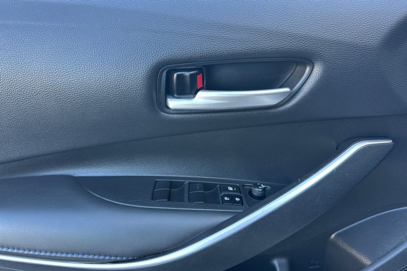 Toyota Corolla Vehicle Full-screen Gallery Image 11