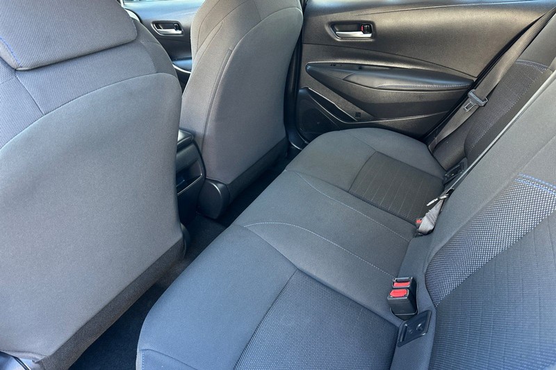 Toyota Corolla Vehicle Full-screen Gallery Image 12