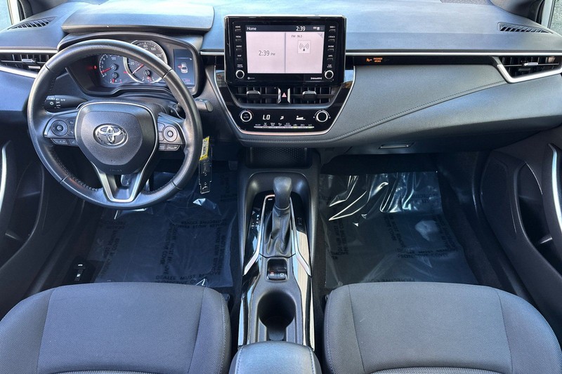 Toyota Corolla Vehicle Full-screen Gallery Image 13