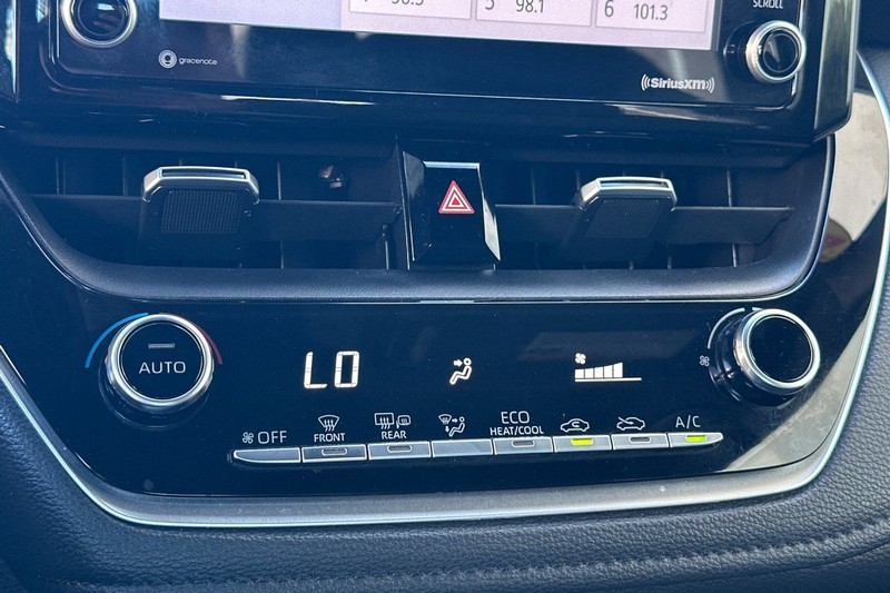 Toyota Corolla Vehicle Full-screen Gallery Image 19