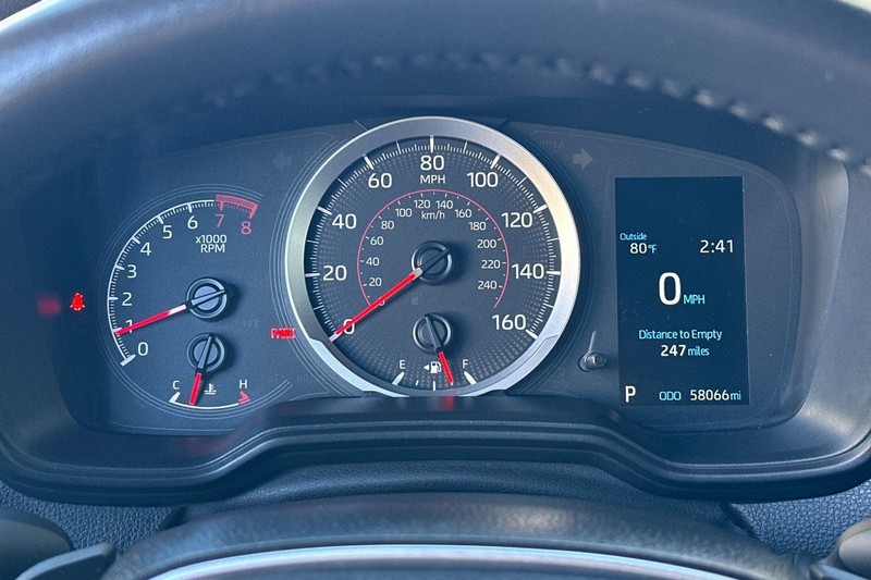 Toyota Corolla Vehicle Full-screen Gallery Image 22