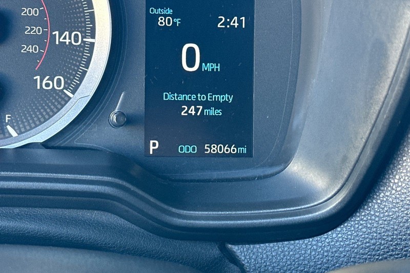 Toyota Corolla Vehicle Full-screen Gallery Image 23