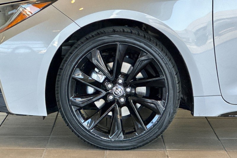 Toyota Corolla Vehicle Full-screen Gallery Image 24