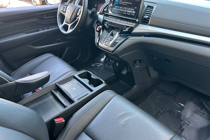 Honda Odyssey Vehicle Full-screen Gallery Image 18