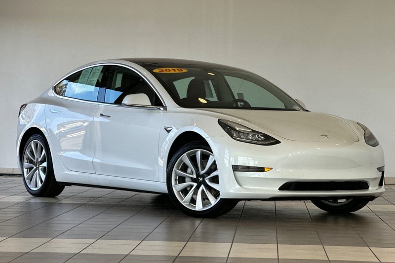 Tesla Model 3 Vehicle Full-screen Gallery Image 02