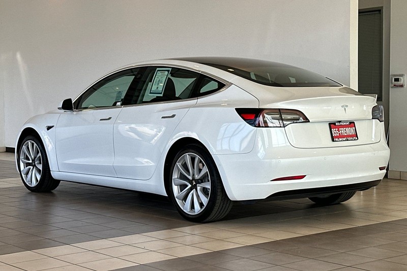 Tesla Model 3 Vehicle Full-screen Gallery Image 06