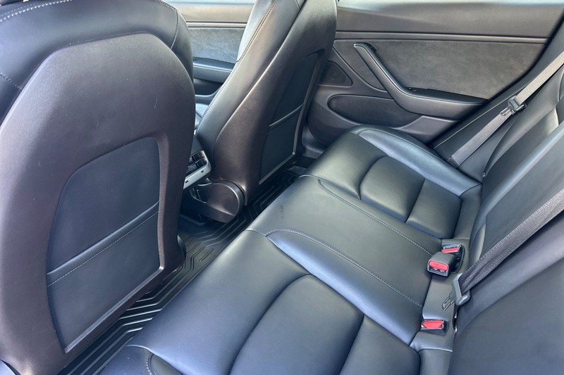 Tesla Model 3 Vehicle Full-screen Gallery Image 12