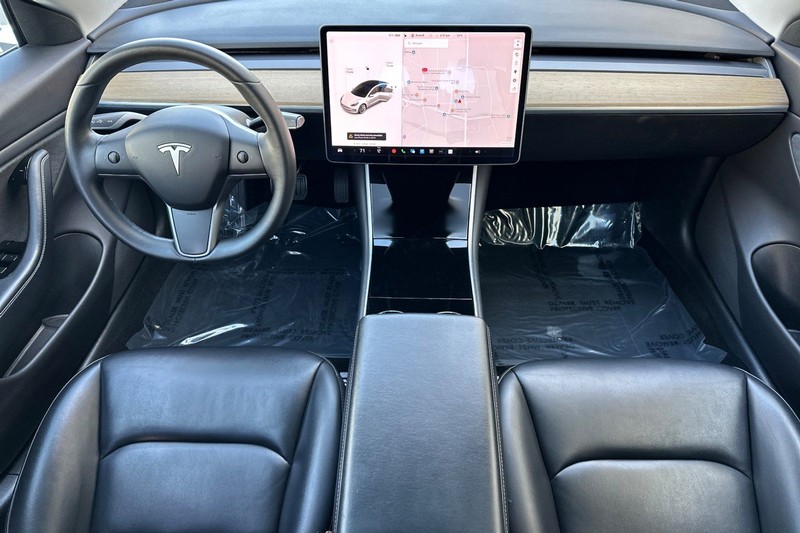Tesla Model 3 Vehicle Full-screen Gallery Image 13
