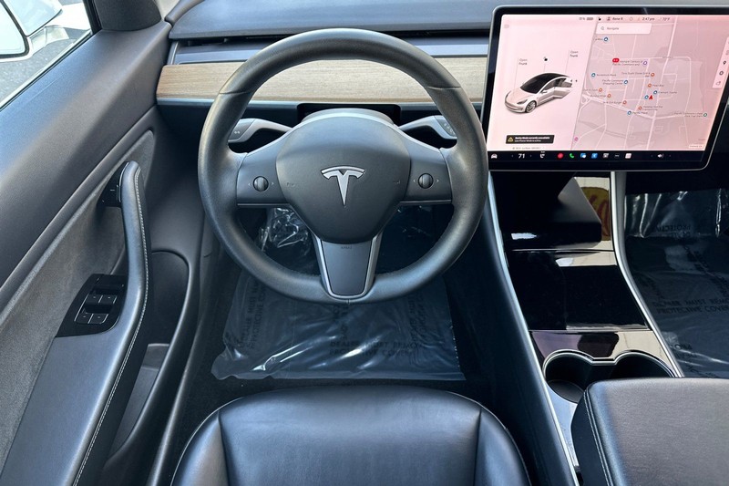 Tesla Model 3 Vehicle Full-screen Gallery Image 14