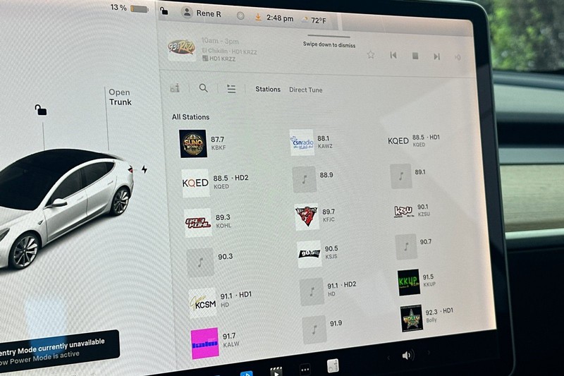 Tesla Model 3 Vehicle Full-screen Gallery Image 17