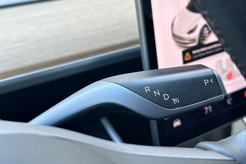 Tesla Model 3 Vehicle Full-screen Gallery Image 21