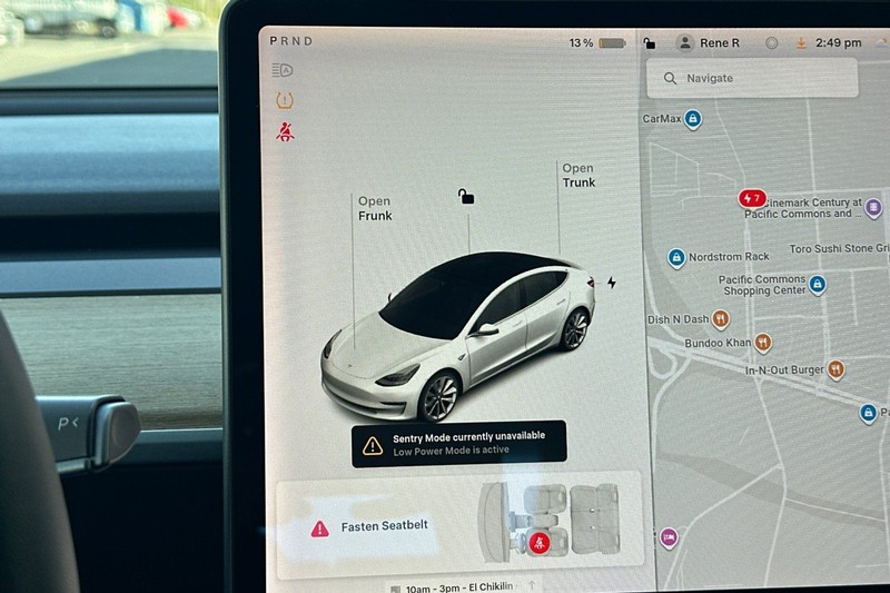 Tesla Model 3 Vehicle Full-screen Gallery Image 23