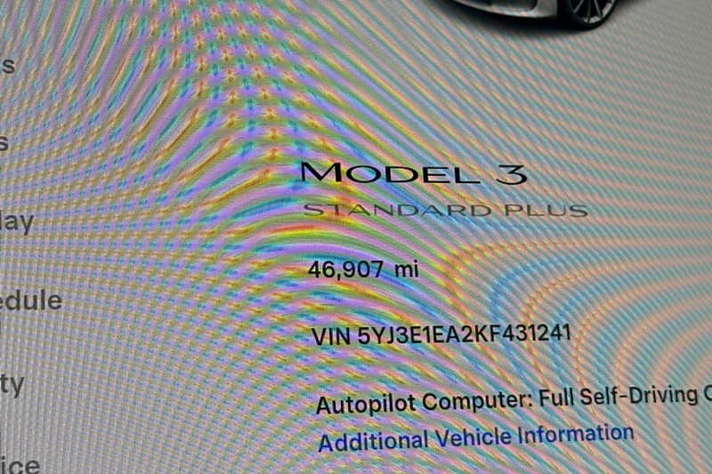 Tesla Model 3 Vehicle Full-screen Gallery Image 24