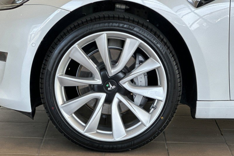 Tesla Model 3 Vehicle Full-screen Gallery Image 25