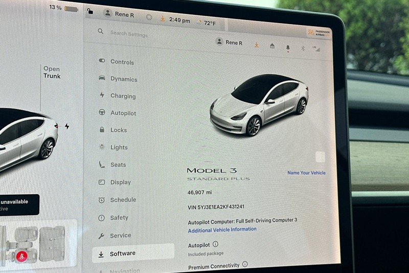 Tesla Model 3 Vehicle Full-screen Gallery Image 26
