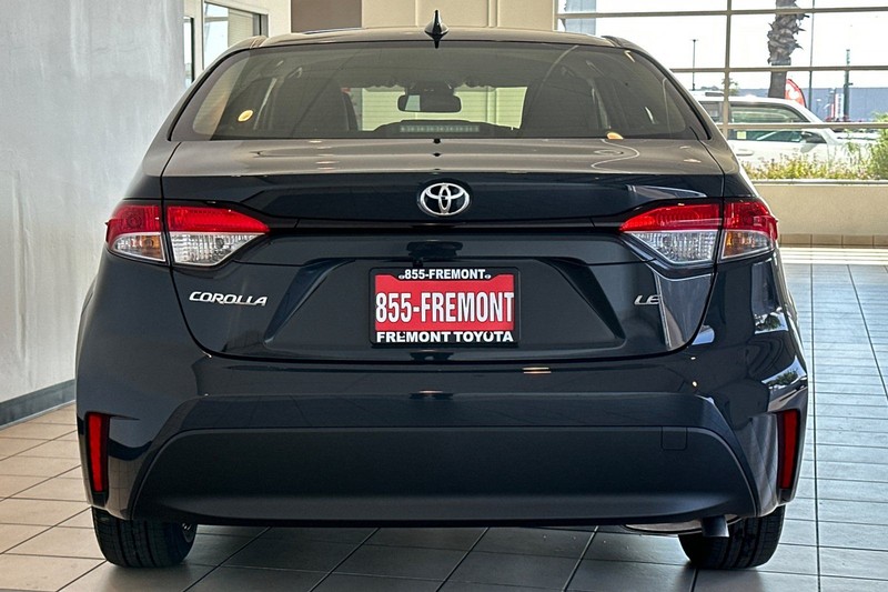 Toyota Corolla Vehicle Full-screen Gallery Image 06