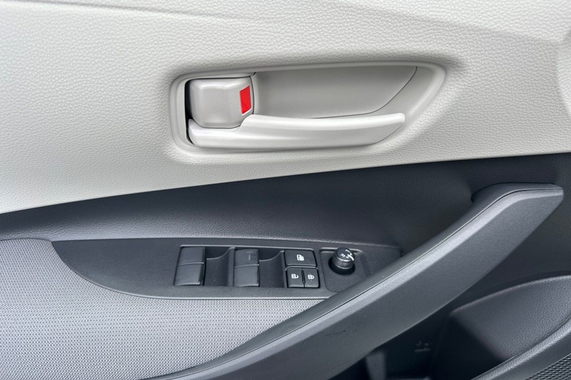 Toyota Corolla Vehicle Full-screen Gallery Image 09