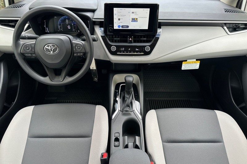 Toyota Corolla Vehicle Full-screen Gallery Image 11