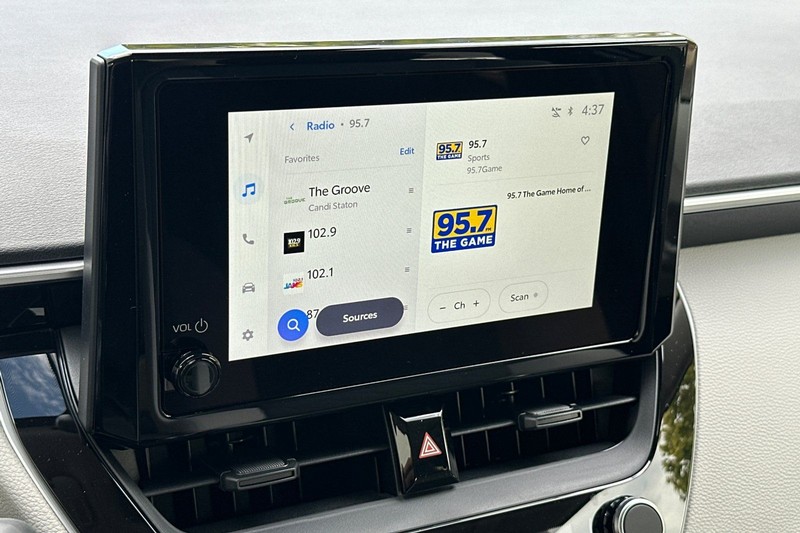 Toyota Corolla Vehicle Full-screen Gallery Image 15