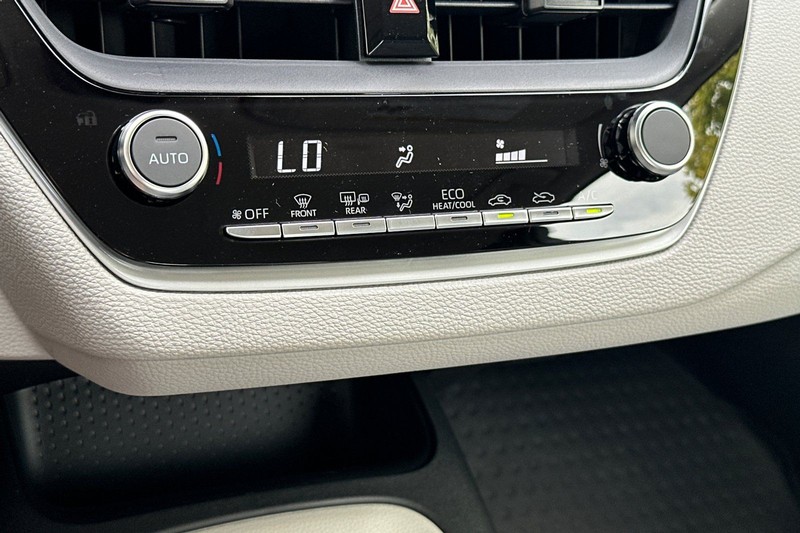 Toyota Corolla Vehicle Full-screen Gallery Image 17