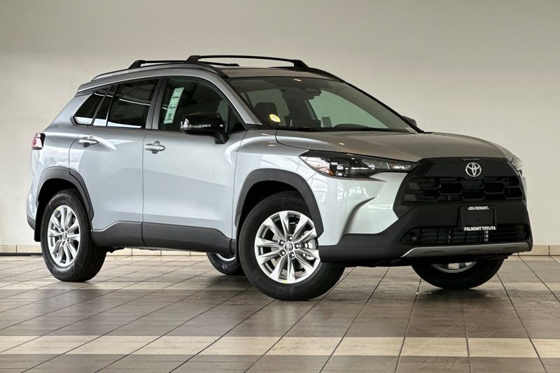 Toyota Corolla Cross Vehicle Full-screen Gallery Image 02