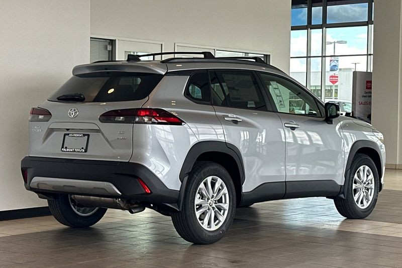 Toyota Corolla Cross Vehicle Full-screen Gallery Image 05