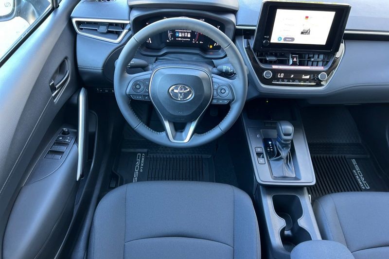 Toyota Corolla Cross Vehicle Full-screen Gallery Image 12
