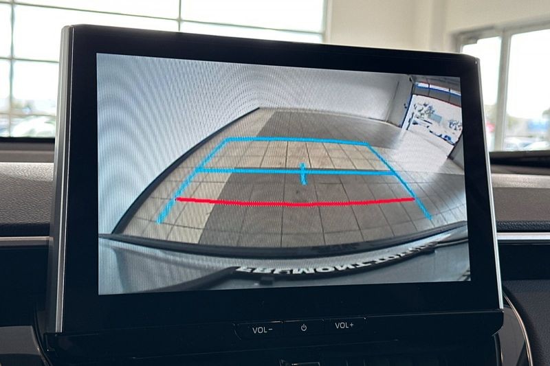 Toyota Corolla Cross Vehicle Full-screen Gallery Image 17