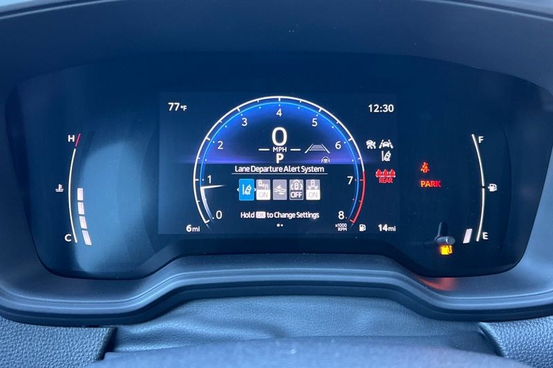 Toyota Corolla Cross Vehicle Full-screen Gallery Image 22