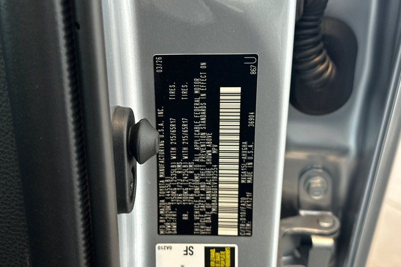 Toyota Corolla Cross Vehicle Full-screen Gallery Image 23