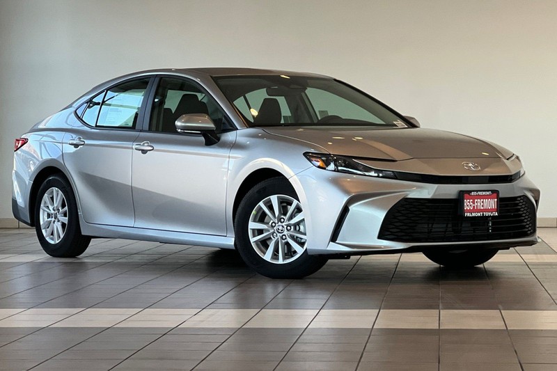 Toyota Camry Vehicle Full-screen Gallery Image 02