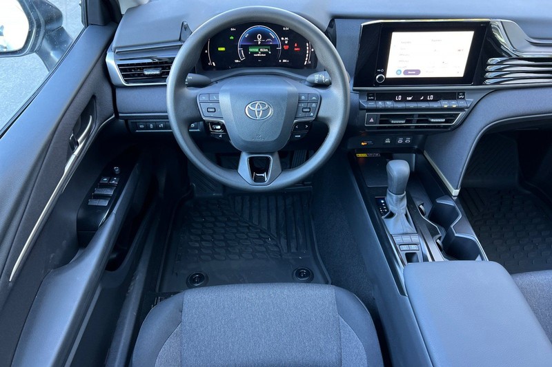 Toyota Camry Vehicle Full-screen Gallery Image 12