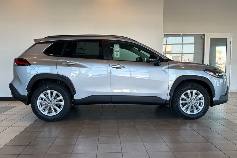 Toyota Corolla Cross Vehicle Full-screen Gallery Image 04