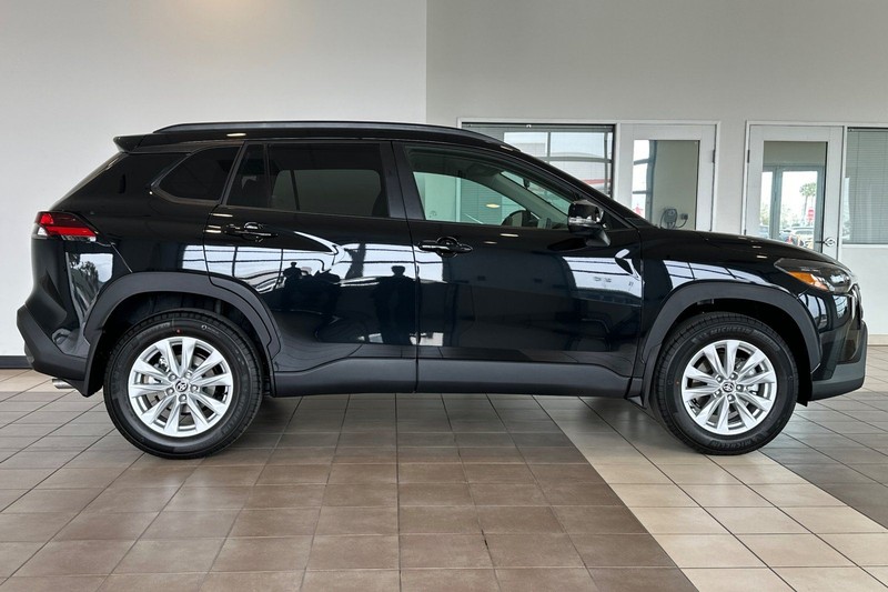 Toyota Corolla Cross Vehicle Full-screen Gallery Image 03