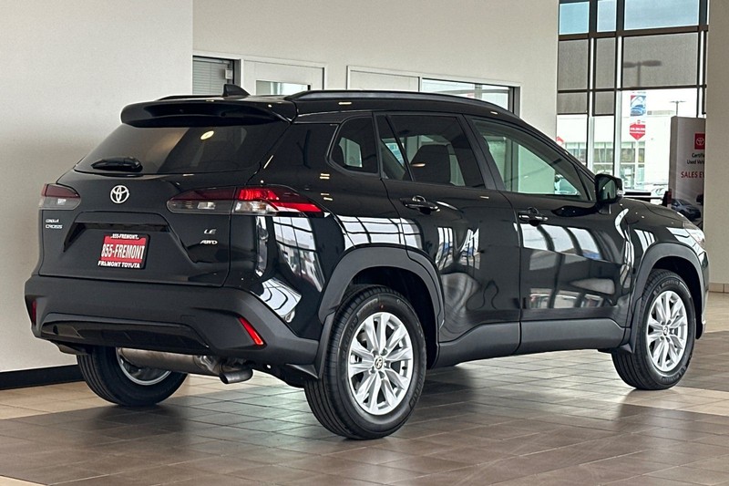 Toyota Corolla Cross Vehicle Full-screen Gallery Image 04