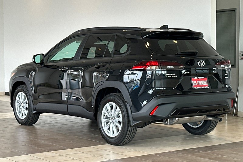 Toyota Corolla Cross Vehicle Full-screen Gallery Image 06