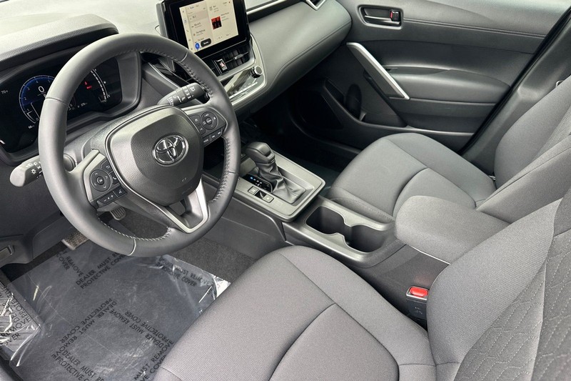 Toyota Corolla Cross Vehicle Full-screen Gallery Image 10