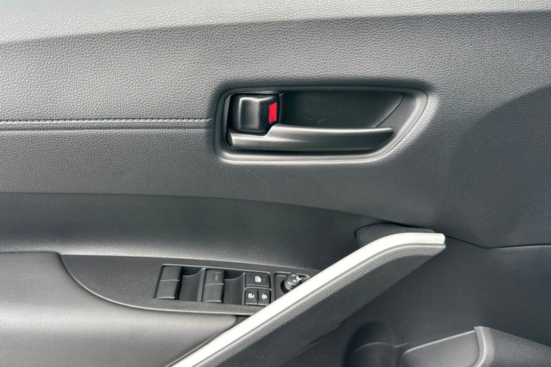 Toyota Corolla Cross Vehicle Full-screen Gallery Image 11