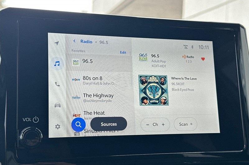 Toyota Corolla Cross Vehicle Full-screen Gallery Image 17