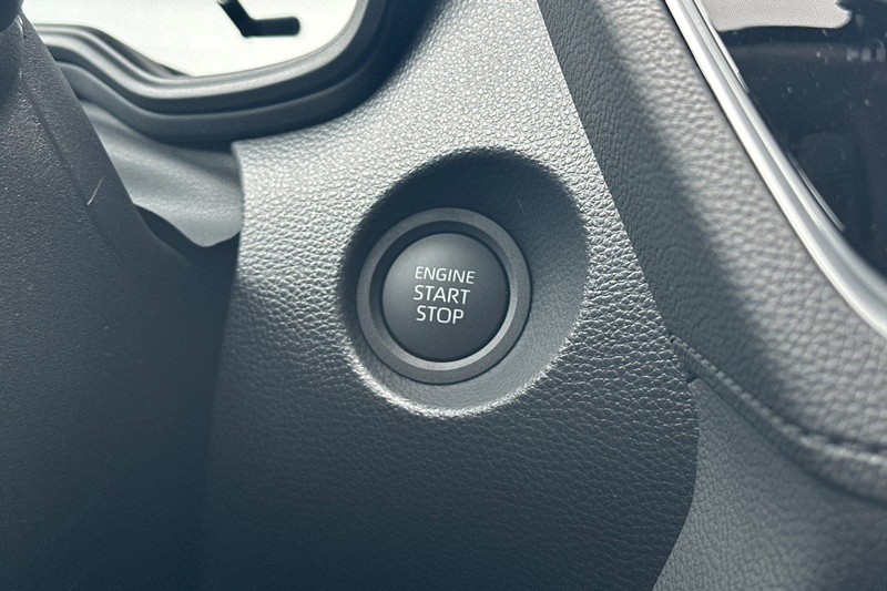 Toyota Corolla Cross Vehicle Full-screen Gallery Image 22