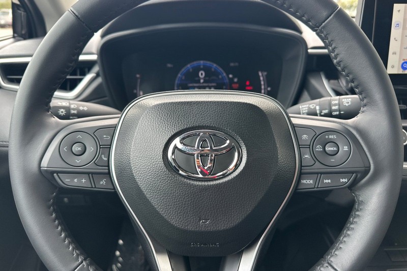 Toyota Corolla Cross Vehicle Full-screen Gallery Image 23