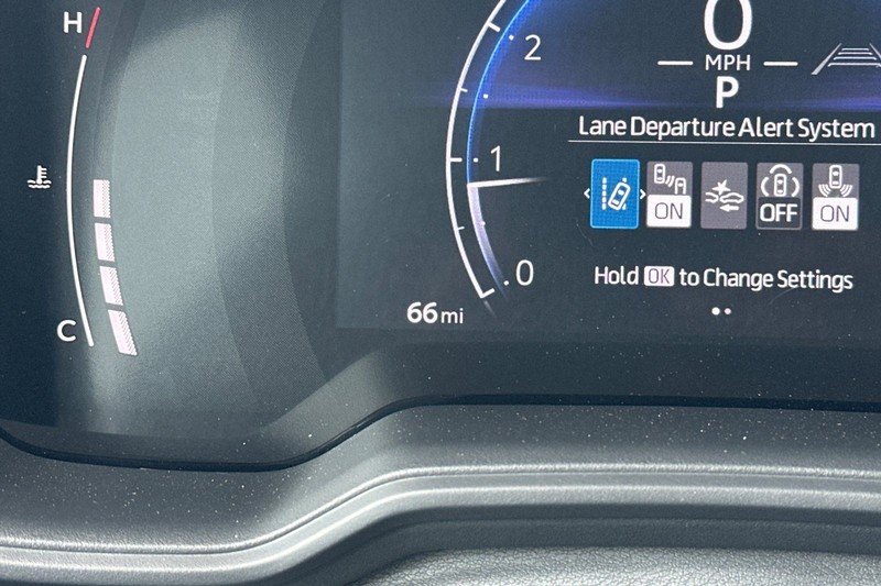 Toyota Corolla Cross Vehicle Full-screen Gallery Image 25